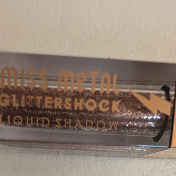 🛍️4 For $15🛍️Miss Metal & Glow Liquid Eyeshadow - Gold - Picture 5 of 9